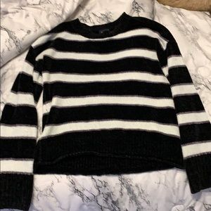 short black and white stripped long sleeve fleece